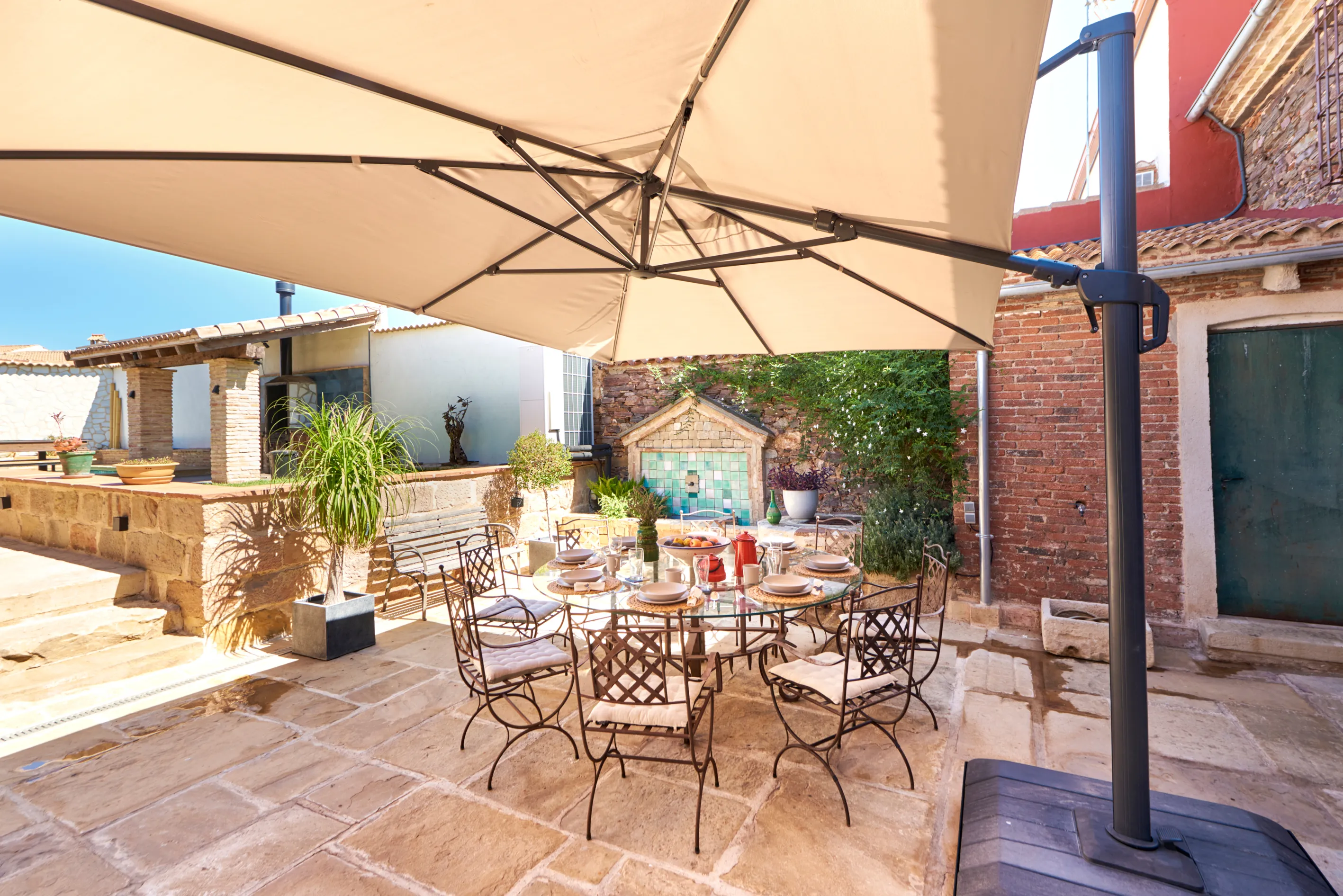 Patio con sombrilla